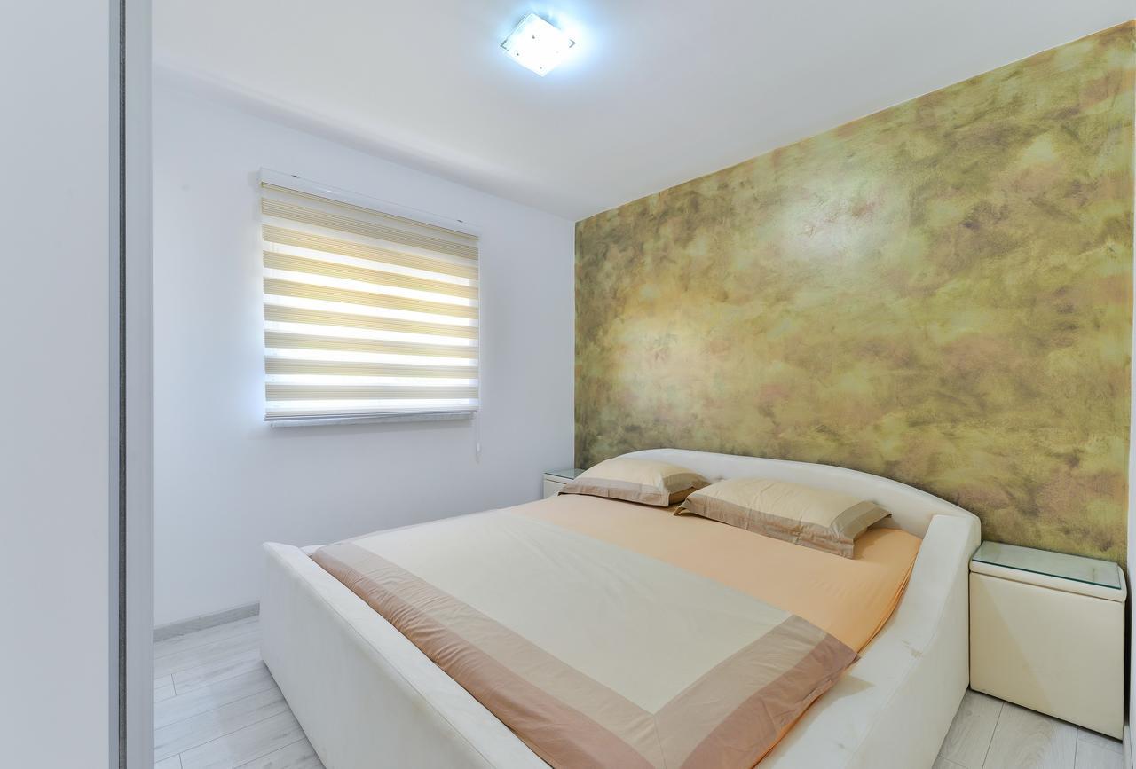 Apartments Lucica Vir Exterior photo