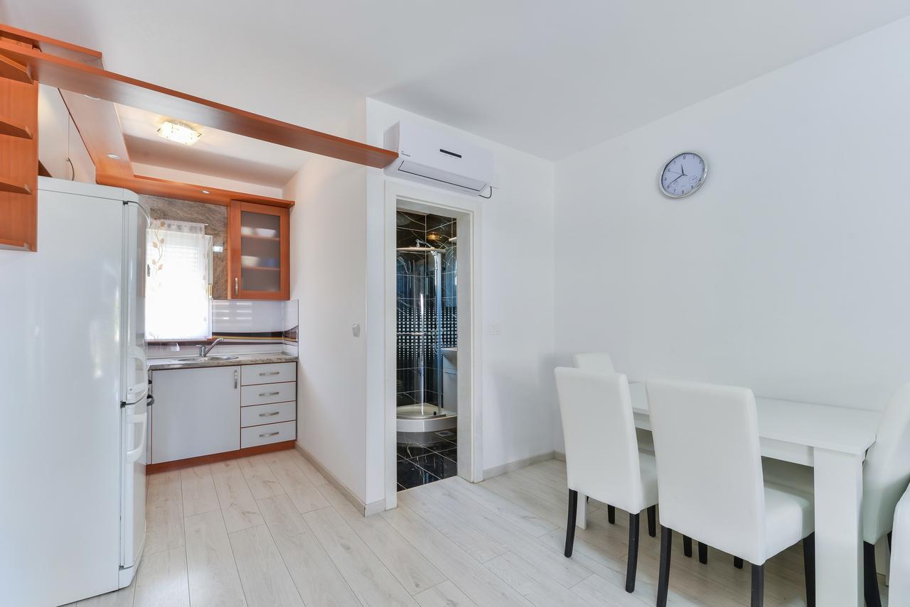 Apartments Lucica Vir Exterior photo