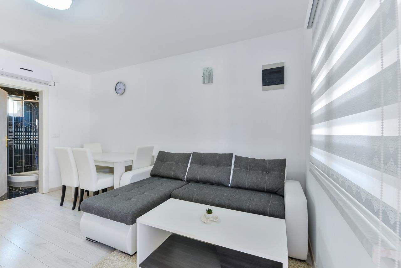 Apartments Lucica Vir Exterior photo