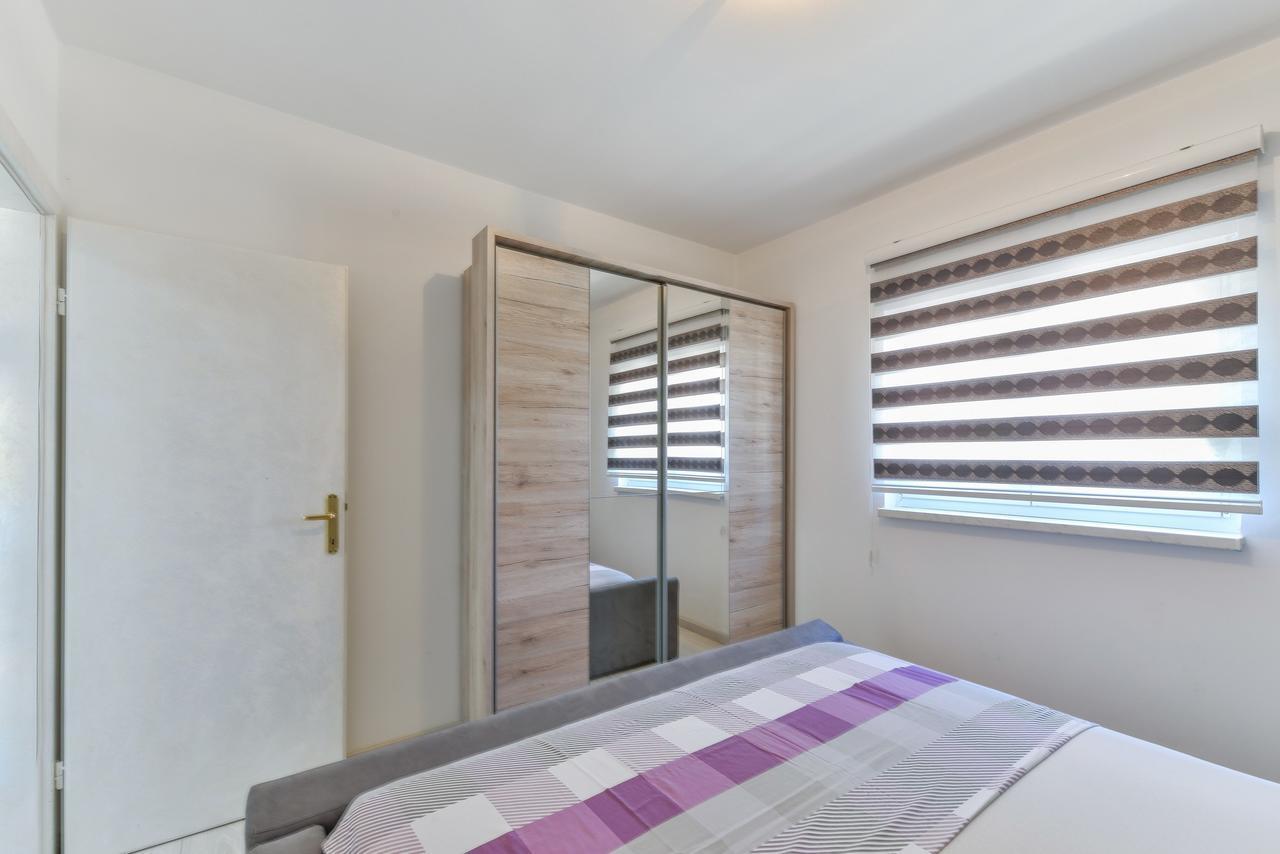 Apartments Lucica Vir Exterior photo