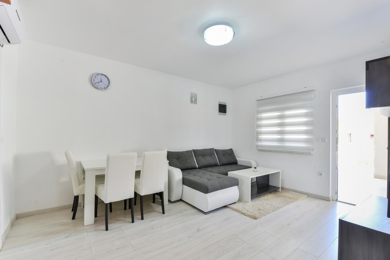 Apartments Lucica Vir Exterior photo