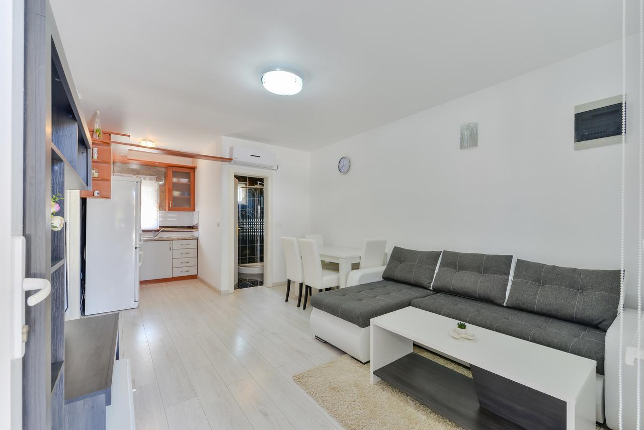 Apartments Lucica Vir Exterior photo