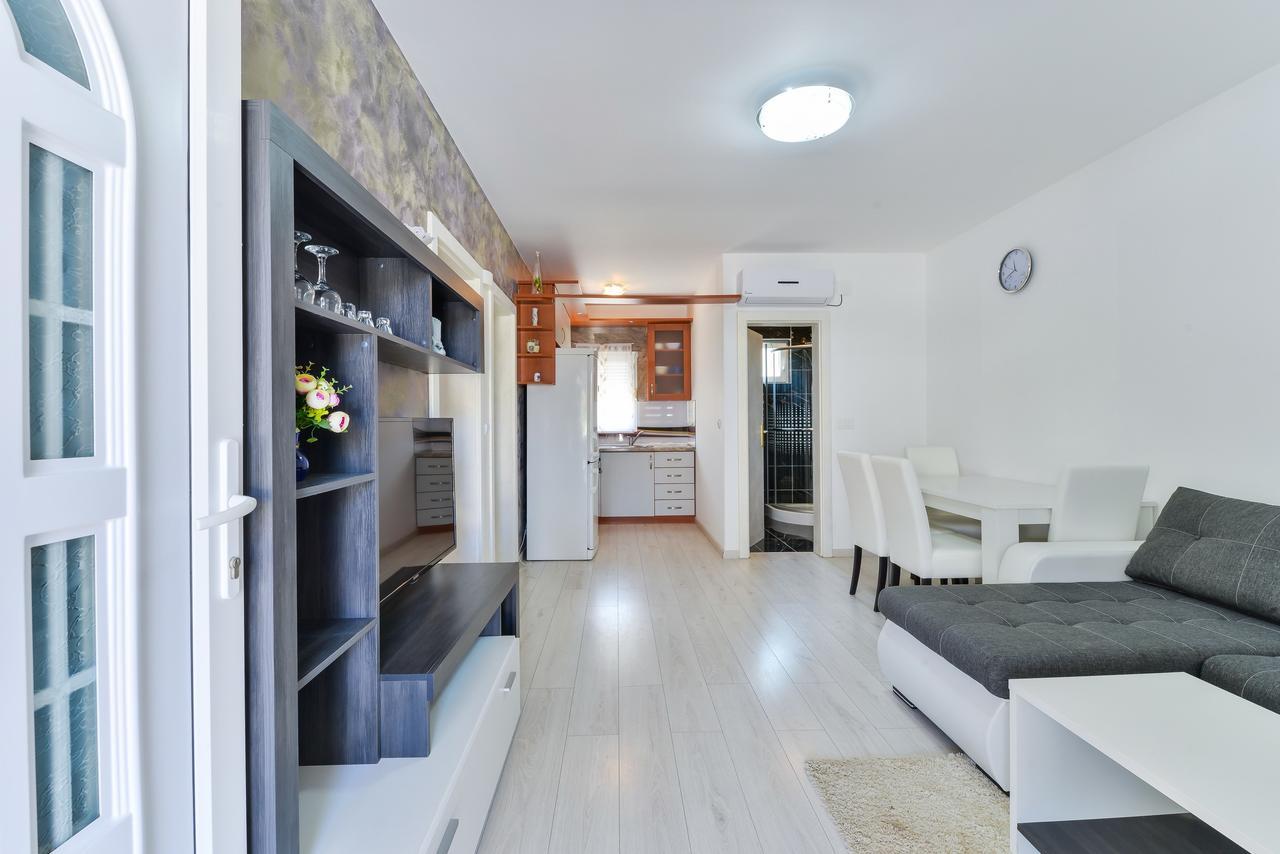 Apartments Lucica Vir Exterior photo
