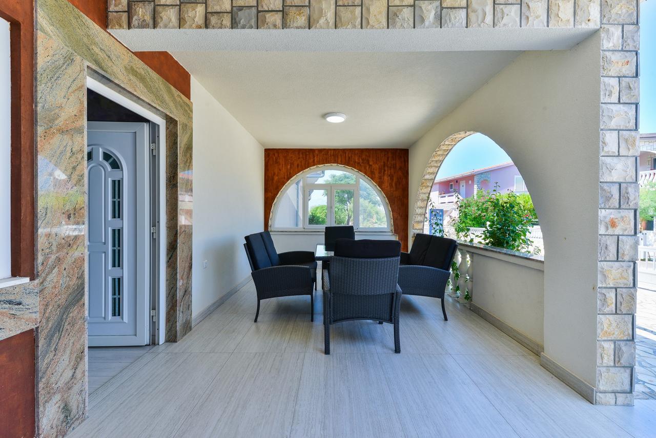 Apartments Lucica Vir Exterior photo