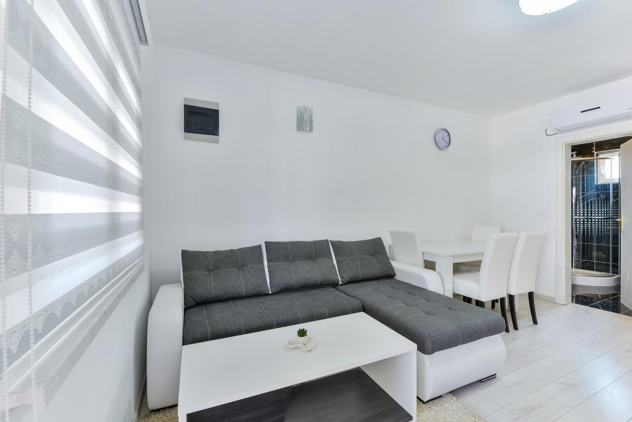 Apartments Lucica Vir Exterior photo