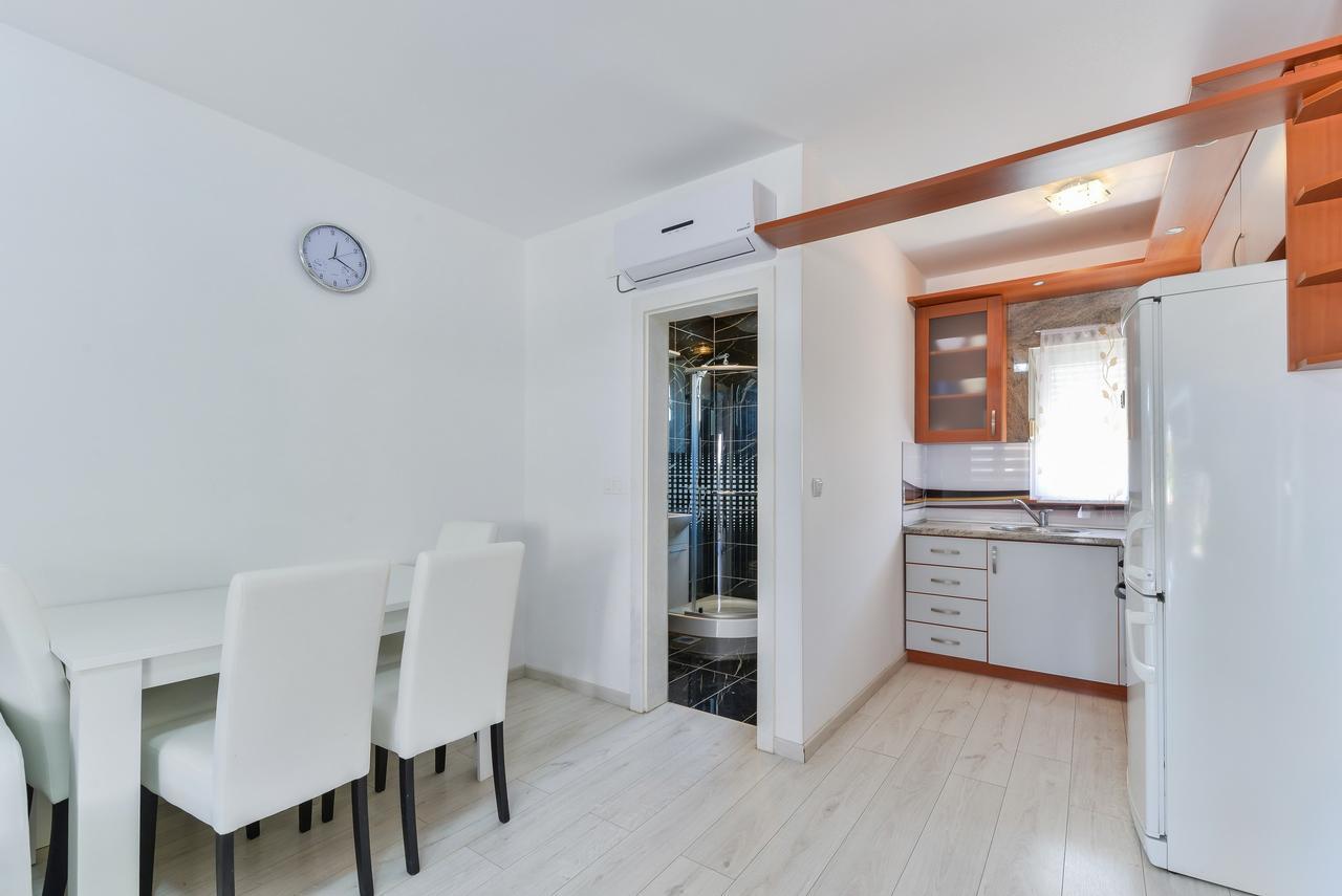 Apartments Lucica Vir Exterior photo
