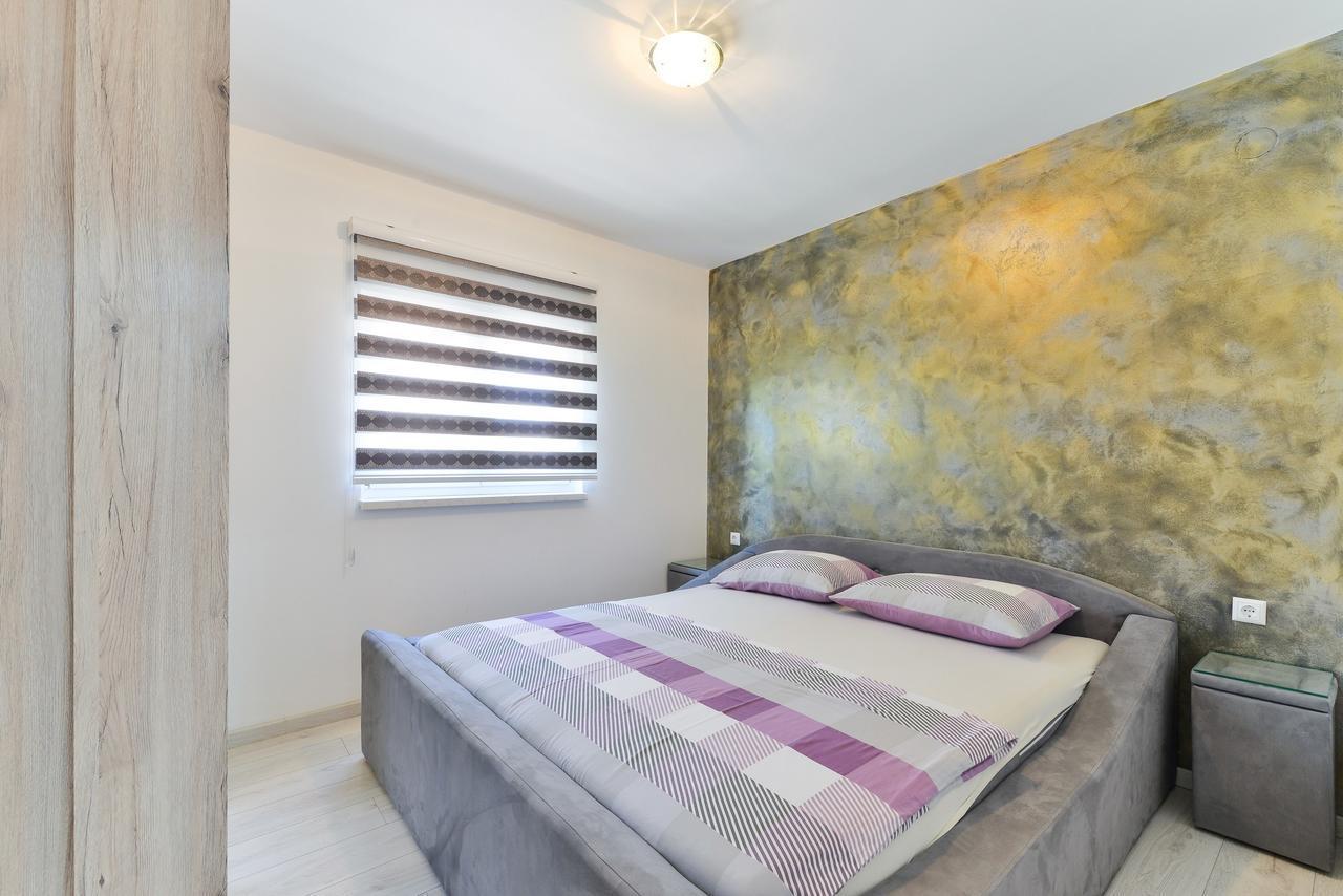 Apartments Lucica Vir Exterior photo